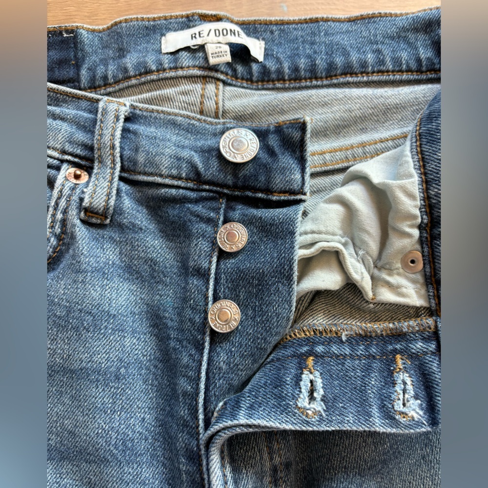 Re/Done Distressed Straight Leg Jean in Medium Wash- size 28 - Picture 5 of 9
